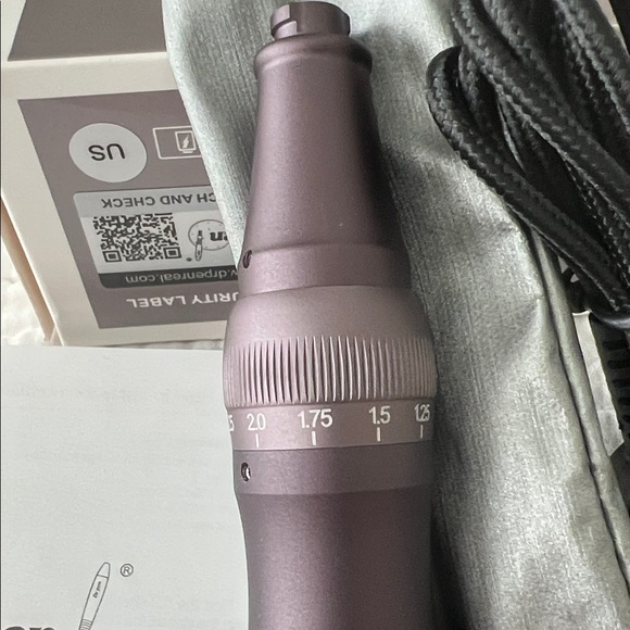 Dr. Pen Ultima A10 Microneedle System - Picture 4 of 6